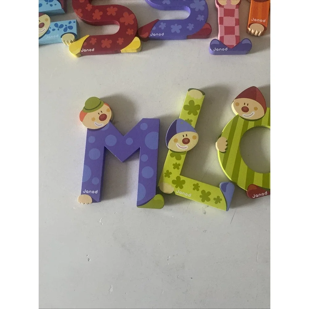 Jonad 21 Letters Wooden Sellout Assorted Alphabet Clown Letters